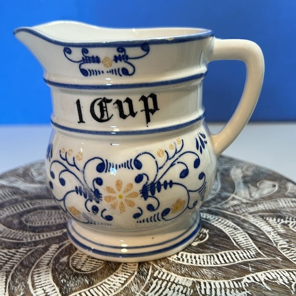 ROYAL SEALY FAINTING BEE   THREE MEASURING  CUPS  VINTAGE  HERITAGE JAPAN - Picture 2 of 9